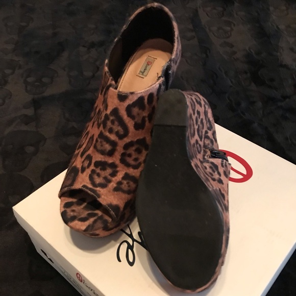Olsenboye cheetah print wedges - Picture 6 of 6
